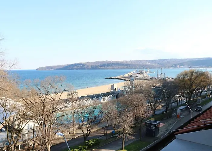 The Bay View - Your Апартаменты *